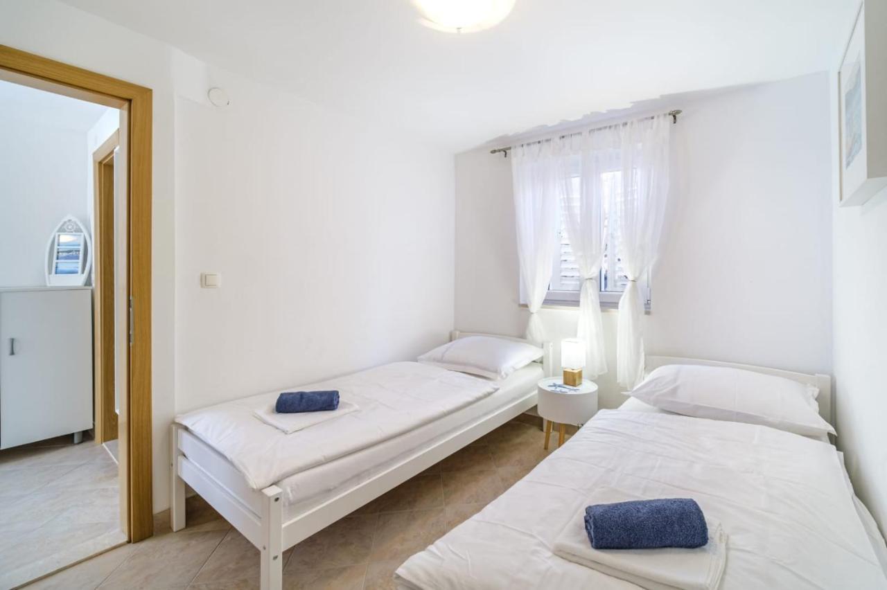 Apartmani P&S Supetar Kültér fotó